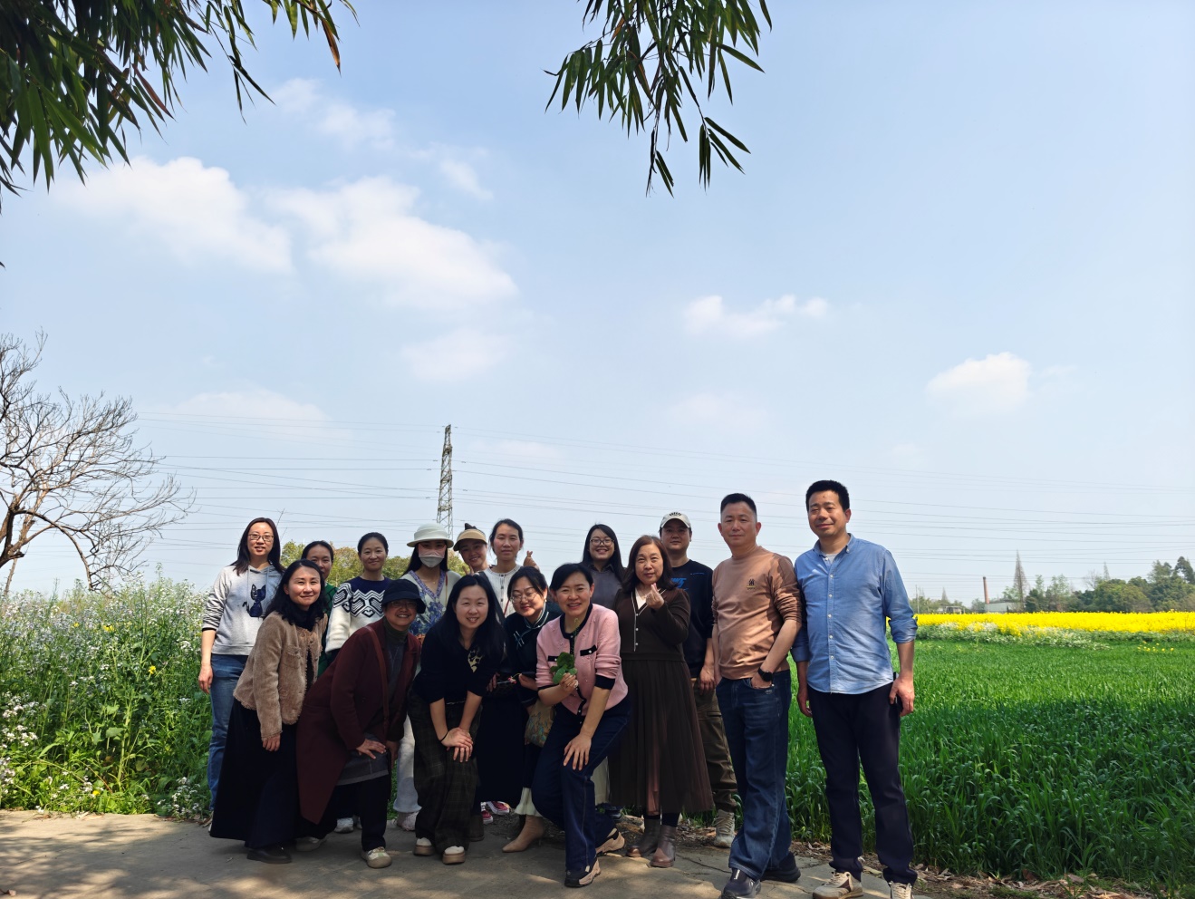 检验医学院开展教职工踏春趣味活动