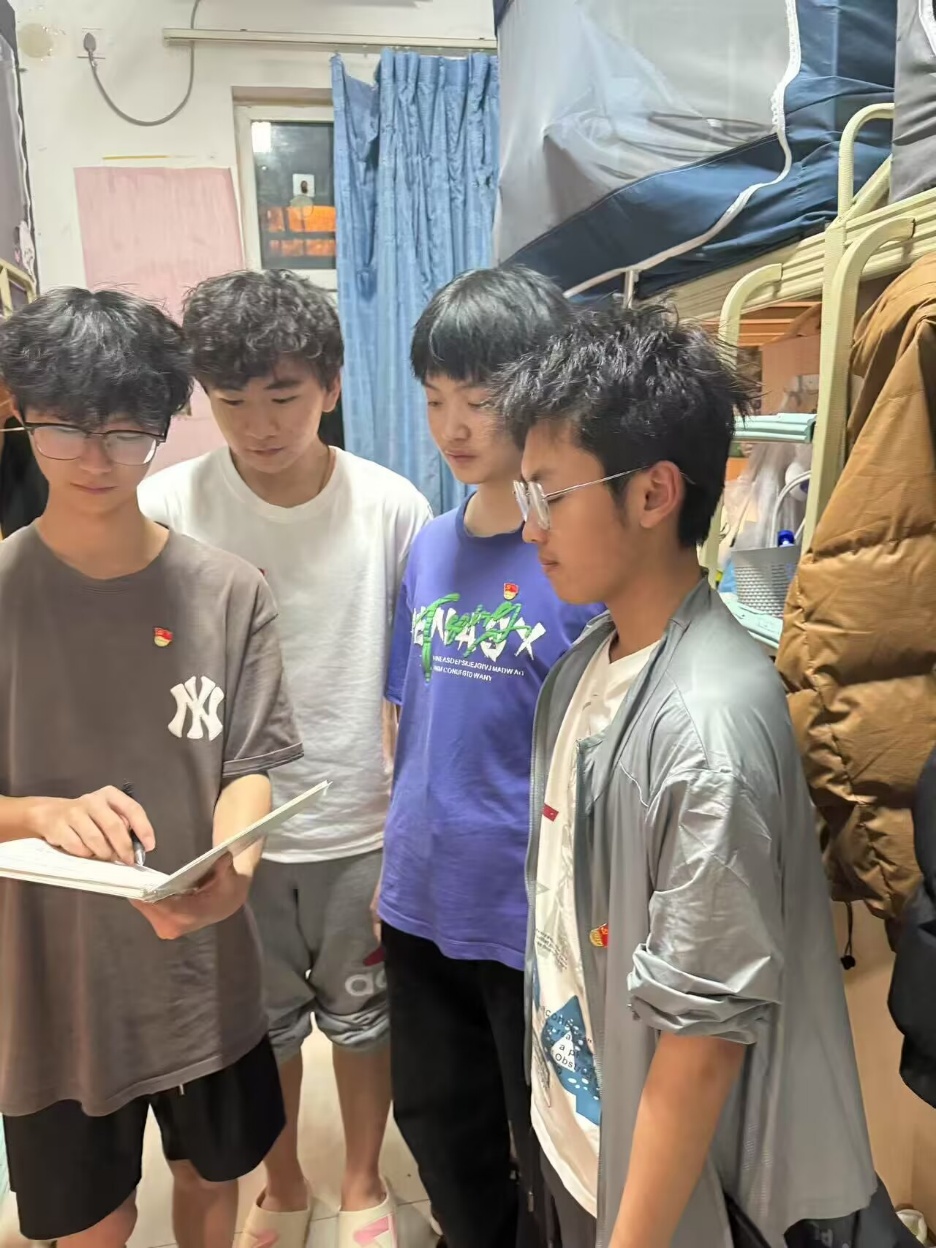 一群人正在聊天AI 生成的内容可能不正确。